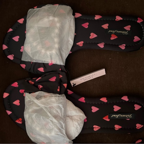 Slippers - Picture 2 of 4